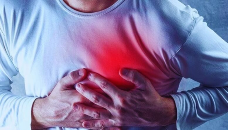 heart attack vs cardiac arrest, difference between heart attack and cardiac arrest, Dr Manan Vora, heart emergency tips, CPR during cardiac arrest, heart attack symptoms, cardiac arrest treatment, heart health awareness, emergency heart care, NutriByte Wellness, how to handle heart attack, what to do in cardiac arrest, cardiac arrest first aid, Dr Manan Vora Instagram health tips.