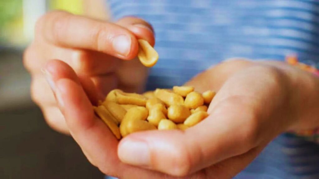 peanuts liver damage, aflatoxins in peanuts, liver health, peanut safety, peanut storage tips, aflatoxin poisoning, peanut contamination, liver cirrhosis, liver cancer risk, eating too many peanuts, peanut health benefits, peanut side effects, aflatoxin B1, peanut allergy, peanut nutrition