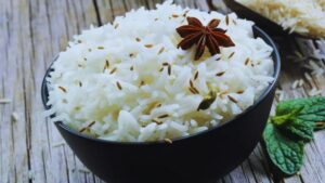 roti vs rice at night, which is better roti or rice for dinner, digestion and sleep, healthy dinner options, Indian diet tips, fiber vs carbohydrates, easy to digest foods, what to eat at night for better sleep, roti digestion, rice digestion, light dinner ideas, Indian food for good sleep, best food for night digestion, wheat vs rice comparison.