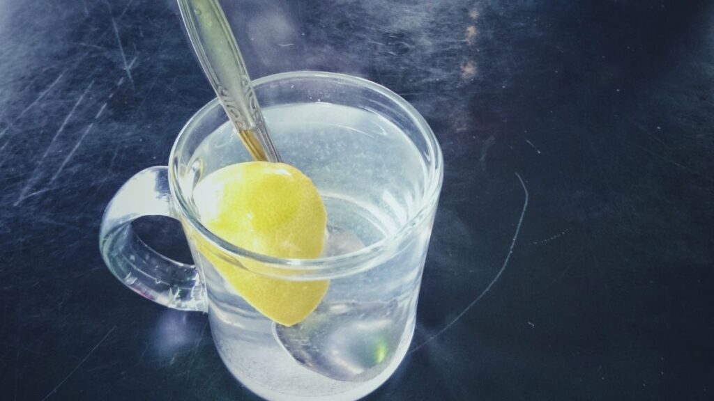 healthy morning drinks, gut health, morning drink alternatives, benefits of lemon water, jeera water for digestion, amla juice, aloe vera juice, psyllium husk, replace tea and coffee