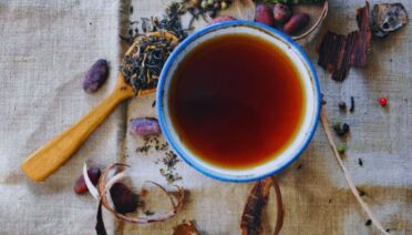 kidney health tea, herbal tea for kidneys, natural kidney cleanse, detox tea, best tea for kidney function, dandelion tea benefits, nettle leaf tea, hibiscus tea, green tea for kidneys, parsley tea benefits.