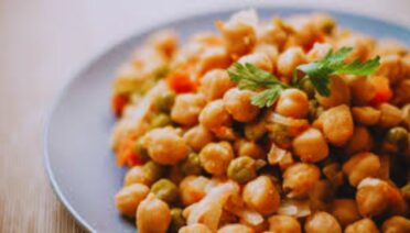 boiled chana benefits, boiled chickpeas nutrition, healthy Indian snacks, protein-rich foods, weight loss foods, vegetarian protein sources, chickpeas for diabetics, high fiber foods, heart healthy foods, boiled chana recipe, chickpeas for energy, best post workout snacks, healthy eating habits, plant-based protein foods.