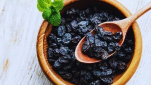 soaked munakka benefits, black raisins benefits, soaked black raisins, munakka health benefits, benefits of soaked munakka in morning, munakka for digestion, black raisins for acidity, soaked munakka for eyesight, munakka for heart health, munakka for high blood pressure, soaked munakka for immunity, munakka for cough, munakka for sore throat, munakka for headaches, black raisins for vertigo, munakka for bad breath, munakka oral health benefits, best time to eat munakka, how many munakka to eat daily, soaked munakka for energy, soaked munakka Ayurveda, soaked munakka nutrition, raisins health benefits, natural remedies black raisins, morning superfoods India, munakka home remedies.
